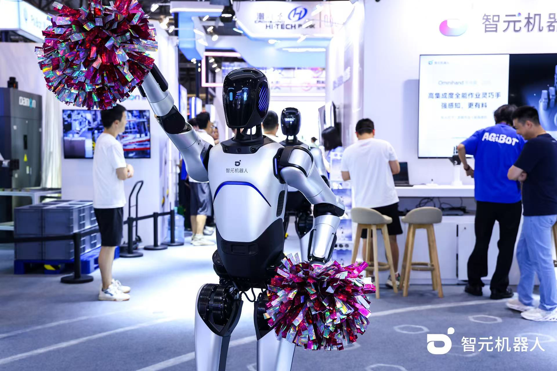 mile米乐机器人 WAIC 首日展台火爆，机器...